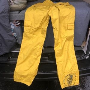 Grenade Cargo snowboard pants